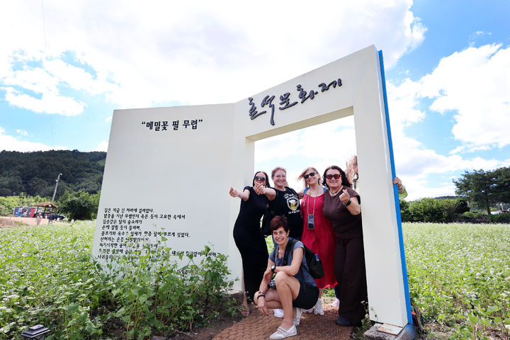 [평창=뉴시스] 평창 효석문화제 찾은 외국인 관광객들. (사진=뉴시스 DB). photo@newsis.com *재판매 및 DB 금지