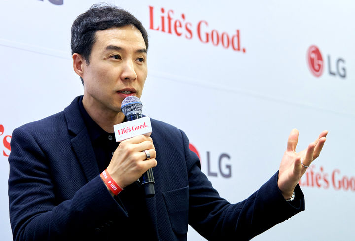 [베를린=뉴시스] 노범준 LG전자 AI홈솔루션사업개발담당 상무가 4일(현지시간) 독일 베를린에서 열린 IFA 2026에서 테크 브리핑을 진행하고 있다. (사진=LG전자 제공). 2026.09.05. photo@newsis.com *재판매 및 DB 금지