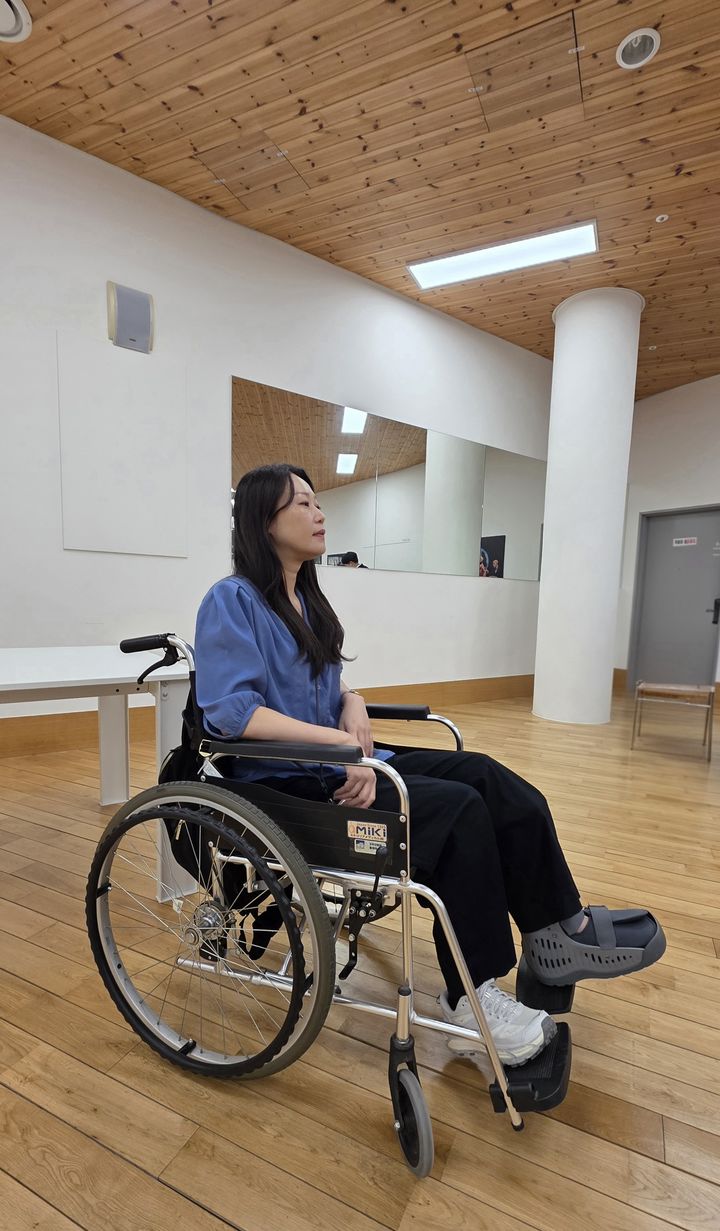[사진=박현주 미술전문기자] 5일 김영은 작가가 기자들과 만나 작품 설명을 하고 있다. *재판매 및 DB 금지