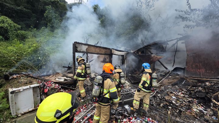 [옥천=뉴시스] 옥천 주택 화재현장. (사진=옥천소방서 제공) 2026.09.05. photo@newsis.com *재판매 및 DB 금지