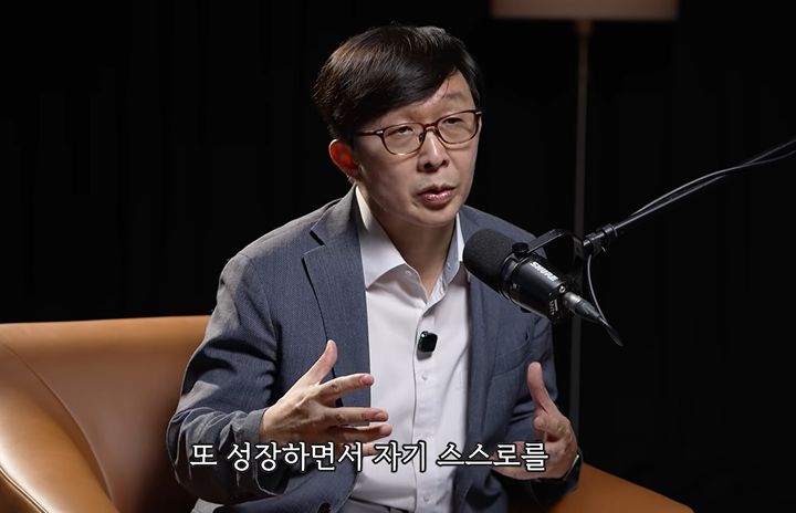 [서울=뉴시스]소아청소년정신과 전문의 김붕년 서울대학교병원 교수.(사진=유튜브 지식인사이드 캡처)2026.09.06.
