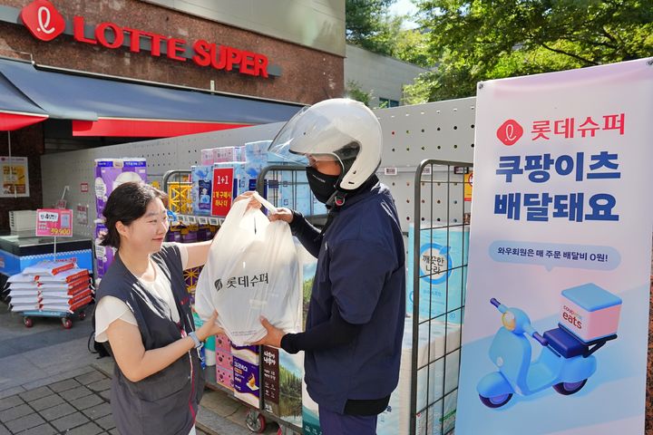 [서울=뉴시스] 롯데슈퍼는 이날부터 쿠팡이츠를 통해 퀵커머스 서비스를 운영한다. (사진=롯데슈퍼 제공) 2026.09.07. photo@newsis.com *재판매 및 DB 금지