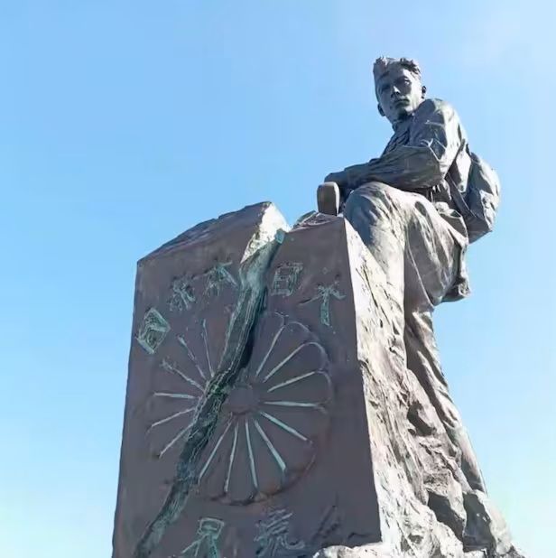 [서울=뉴시스] 러시아 하바롭스크 시내에는 일본에 대한 승리를 기념하는 동상.(사진=X캡쳐)