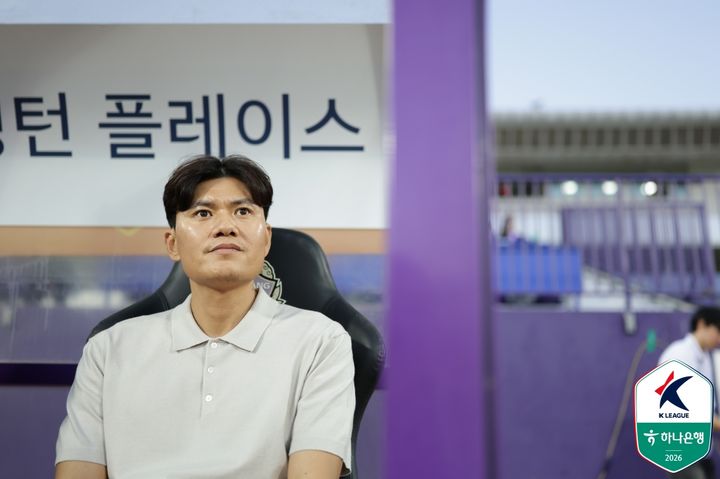 [안양=뉴시스]K리그1 강원 정경호 감독. (사진=한국프로축구연맹 제공)