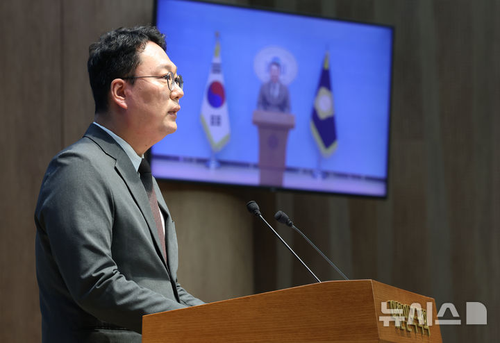 [서울=뉴시스] 김근수 기자 = 천하람 개혁신당 대표 권한대행 겸 원내대표가 6일 오전 서울 여의도 국회 소통관에서 강신철 국방장관 후보자 인사청문 관련 기자회견을 하고 있다. 2026.09.06. ks@newsis.com