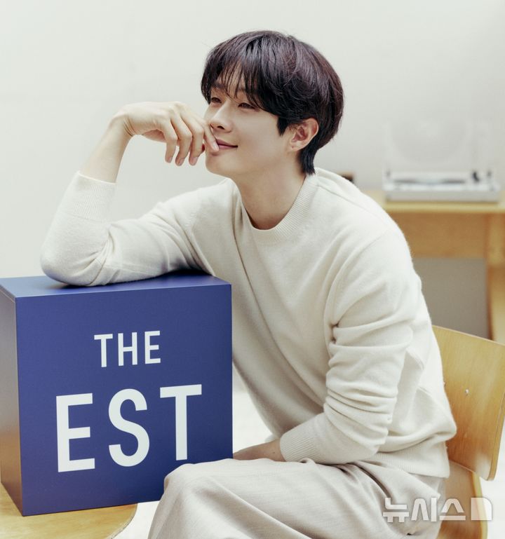 동문건설 '디 이스트' 전속모델에 배우 최우식 발탁