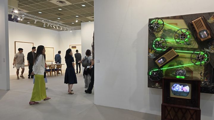 [사진=박현주 미술전문기자]키아프서울 2026 백남준 작품을 앞에 내세운 갤러리현대 부스 전경. *재판매 및 DB 금지