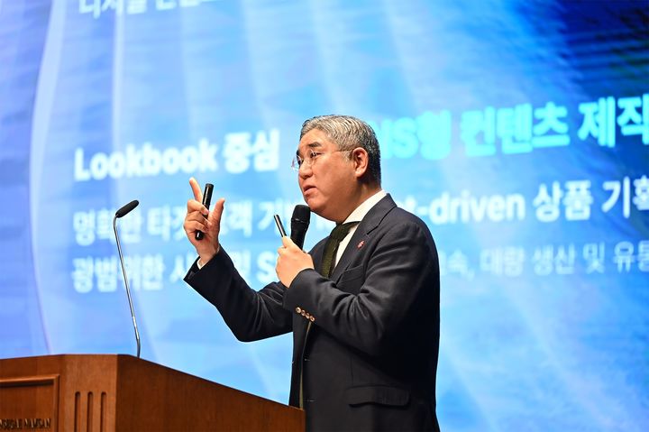 '패션통' 김덕주 대표, 신세계인터내셔날 성장판 다시 연다[이주의 유통... - 뉴스 썸네일 이미지