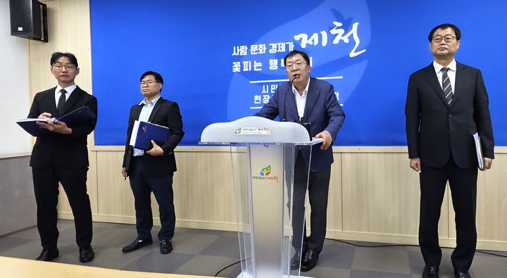 기자회견하는 이상천 제천시장 *재판매 및 DB 금지