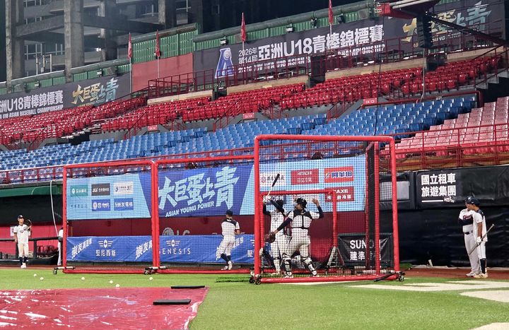 [서울=뉴시스] 사진공동취재단 = 한국 18세 이하(U-18) 야구 대표팀이 6일 제14회 아시아청소년야구선수권대회를 앞두고 야간 훈련을 진행하고 있다. 2026.09.06. *재판매 및 DB 금지