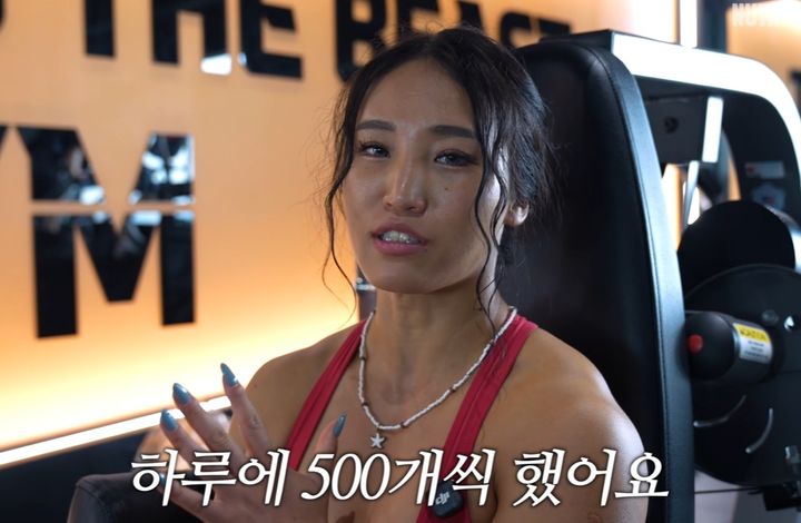 [서울=뉴시스]유튜브 채널 '뉴트리션매니아 사과코치'는 지난달 30일 박지량 선수와 함께 진행한 어깨 운동 튜토리얼 영상을 게재했다 사진 유튜브 채널 '뉴트리션매니아 사과코치' *재판매 및 DB 금지