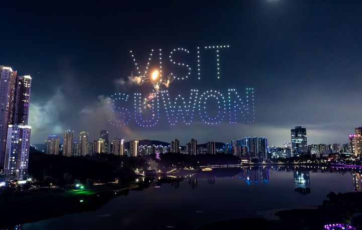 [수원=뉴시스] 2025 수원 드론·불꽃축제. (사진=수원시 제공) 2026.09.07. photo@newsis.com *재판매 및 DB 금지