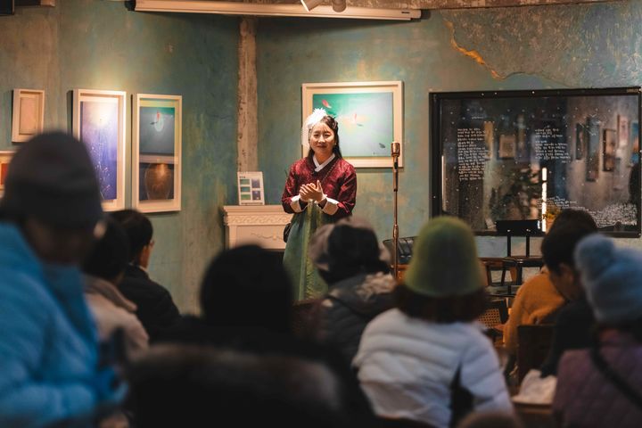 [전남광주=뉴시스] 전남광주통합특별시 남구 양림동 근대문화유산을 이용한 관광상품 중 '연극 투어' 모습. (사진=전남광주시 제공) 2026.09.07. photo@newsis.com *재판매 및 DB 금지