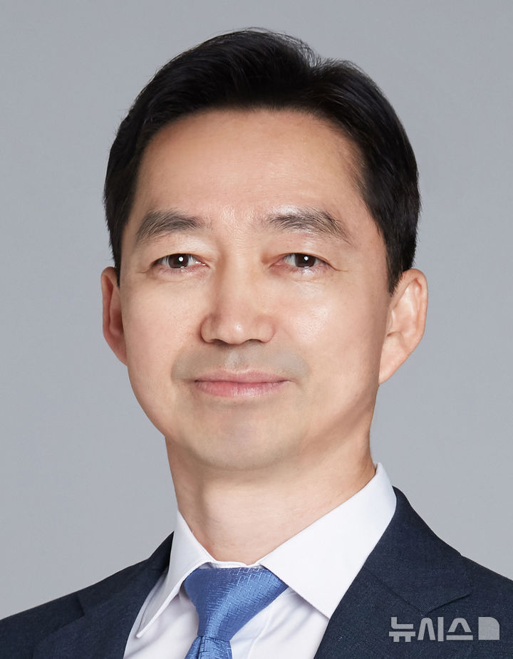 [세종=뉴시스] 초대 중대범죄수사청(중수청)장 후보자로 제청된 김지용 법무법인 에이펙스 변호사. (사진=행정안전부).
