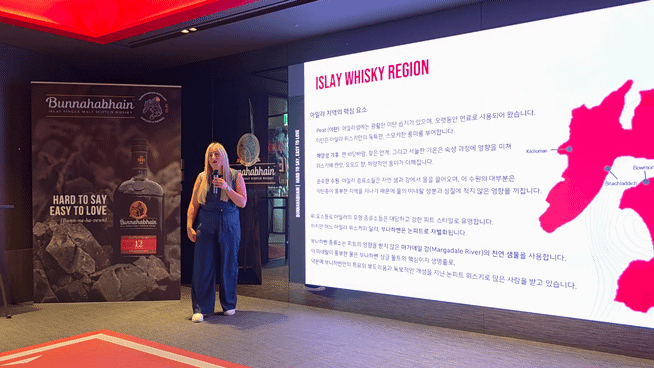 [서울=뉴시스] 김상윤 기자 = 부나하벤에 대해 설명하고 있는 줄리앤 페르난데스 부나하벤 마스터 블렌더. 2026.09.07. kimsy@newsis.com *재판매 및 DB 금지
