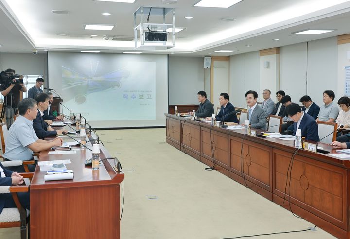 [대전=뉴시스]대전시는 7일 시청 중회의실에서 허태정 시장과 박용갑 국회의원, 시구 관계자 등 20여 명이 참석한 가운데 '사정교~한밭대교 도로개설사업 기본설계용역 착수보고회'를 가졌다. 2026.09.07 photo@newsis.com *재판매 및 DB 금지