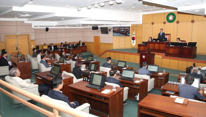 [정읍=뉴시스] 7일 열린 정읍시의회 제316회 정례회 제1차 본회의, 이복형 의장이 회의를 진행하고 있다. (사진=정읍시의회의 제공) 2026.09.07. photo@newsis.com&nbsp; *재판매 및 DB 금지