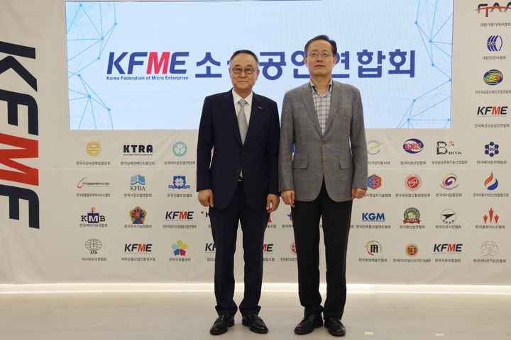 [서울=뉴시스] 송치영 소상공인연합회 회장(왼쪽), 이형일 재정경제부 1차관 (사진=소공연 제공) 2026.9.7. photo@newsis.com *재판매 및 DB 금지