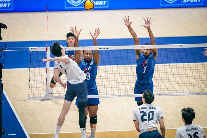 [서울=뉴시스] 한국 남자배구 허수봉이 7일 일본 후쿠오카현 기타큐슈시 기타큐슈시립종합체육관에서 열린 2026 아시아남자배구선수권대회 조별리그 C조 2차전에서 태국을 상대로 공격을 시도하고 있다. (사진=FIVB 홈페이지 캡처) 2026.09.07.