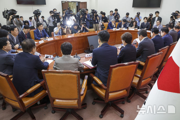 [서울=뉴시스] 정병혁 기자 = 장동혁 국민의힘 대표가 7일 서울 여의도 국회에서 열린 최고위원회의에서 발언하고 있다. 2026.09.07. jhope@newsis.com