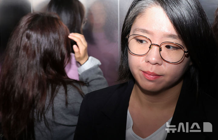 서울=뉴시스] 홍효식 기자 = 용혜인 성평등가족부 장관 후보자가 7일 오전 서울 서대문구 한국청소년활동진흥원에 마련된 인사청문 준비 사무실로 출근하고 있다. 2026.09.07. yesphoto@newsis.com