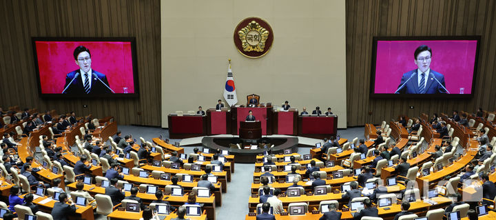 [서울=뉴시스] 최진석 기자 = 김민석 더불어민주당 대표가 7일 여의도 국회 본회의장에서 열린 제439회 국회(정기회) 제03차 본회의에서 국정에 관한 교섭단체 대표연설을 하고 있다. 2026.09.07. myjs@newsis.com