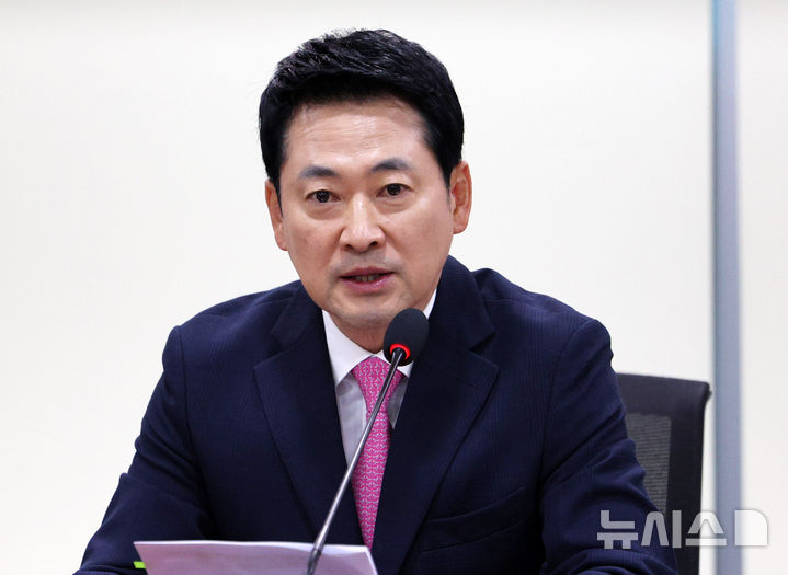 [서울=뉴시스] 고범준 기자 = 장동혁 국민의힘 대표가 7일 서울 여의도 국회 의원회관에서 열린 '무너지는 국가안보, 3군 사관학교 졸속 통폐합 대안' 세미나에서 발언하고 있다. 2026.09.07. bjko@newsis.com