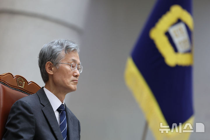 [서울=뉴시스] 권창회 기자 = 조희대 대법원장이 7일 서울 서초구 대법원에서 열린 이흥구 대법관 퇴임식에서 생각에 잠겨 있다. 2026.09.07. kch0523@newsis.com