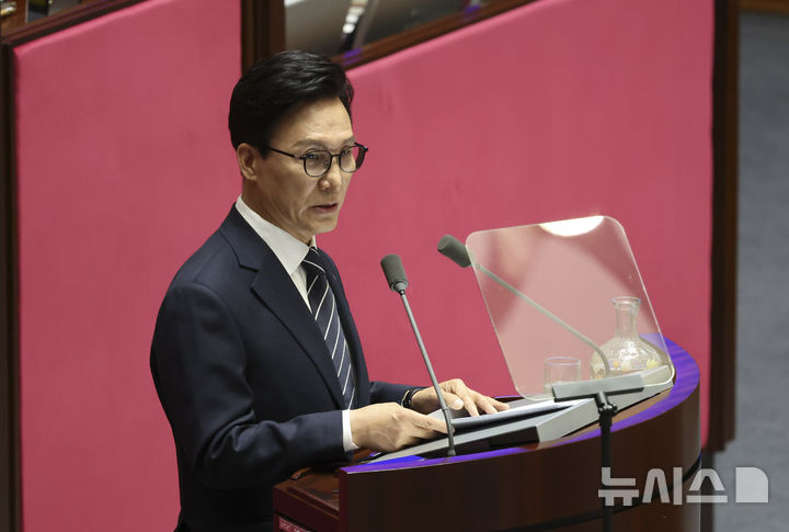 [서울=뉴시스] 김근수 기자 = 김민석 더불어민주당 대표가 7일 여의도 국회 본회의장에서 열린 제439회 국회(정기회) 제03차 본회의에서 국정에 관한 교섭단체 대표연설을 하고 있다. 2026.09.07. ks@newsis.com