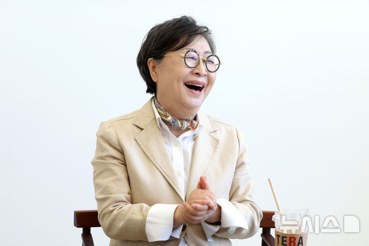 [서울=뉴시스] 박진희 기자 = 김성희 국립현대미술관 관장이 7일 서울 종로구 국립현대미술관 관장실에서 인터뷰를 하고 있다. 2026.09.08. pak7130@newsis.com
