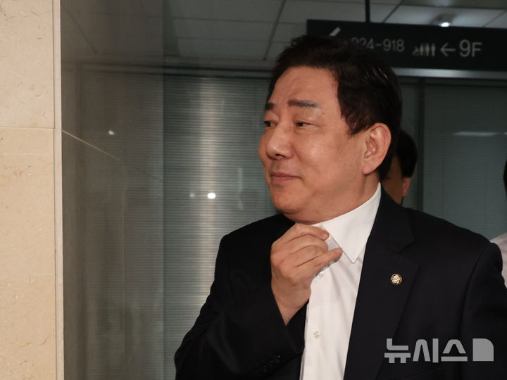 검찰, 김병기 구속영장 반려...경찰 "보완수사 후 재신청 결정"(종합) - 뉴스 썸네일 이미지