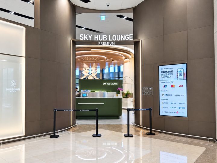 [서울=뉴시스] 김포국제공항 '스카이허브라운지 프리미엄' 외부 전경 (사진=풀무원푸드앤컬처 제공) *재판매 및 DB 금지