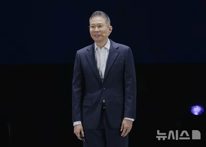 [서울=뉴시스] 김경훈 오픈AI 한국총괄대표가 8일 오전 서울 강남구 코엑스에서 열린 엔터프라이즈 인공지능 전환(AX) 콘퍼런스 '리얼 서밋 2026'에서 연설하고 있다. (사진=삼성SDS 유튜브 캡처)