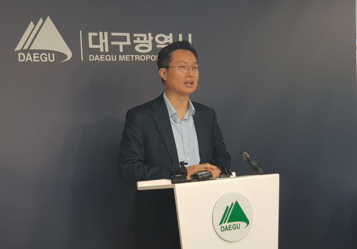 [대구=뉴시스] 정창오 기자=허주영 대구시 교통국장이 8일 오전 시청 동인청사 기자실에서 도시철도3호선 운행 중단 사고와 관련해 브리핑을 하고 있다. 2026.09.08 jco@newsis.com *재판매 및 DB 금지