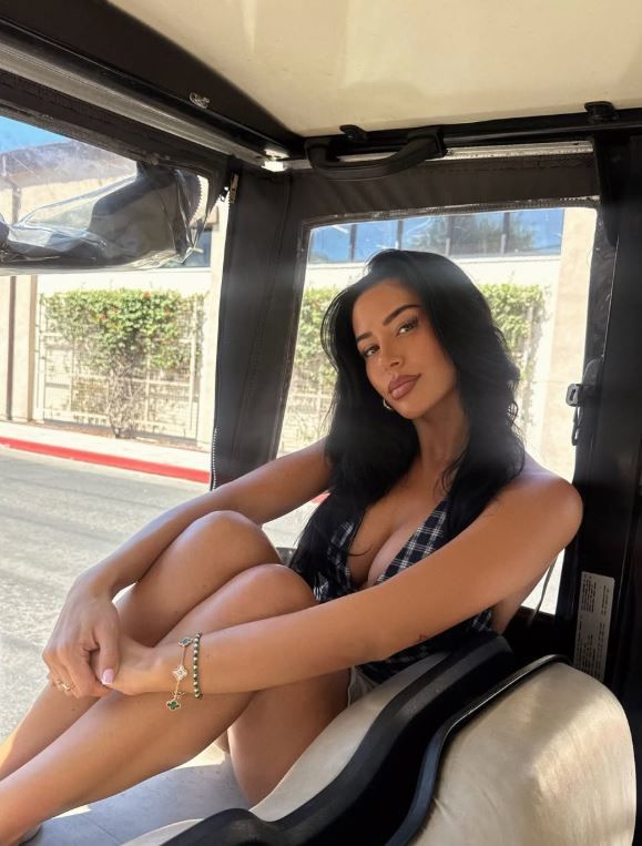 [서울=뉴시스] 지난달 28일(현지 시간) 영국 더선은 축구 스타 주드 벨링엄의 여자친구인 미국 모델 애슐린 카스트로가 소셜미디어(SNS)에서 큰 관심을 받고 있다고 보도했다. (사진=카스트로 인스타그램 캡처)