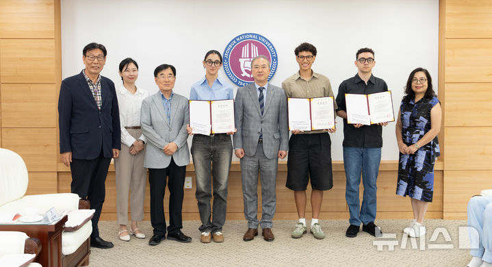 [전주=뉴시스]윤난슬 기자 = 전북대학교가 최근 지진으로 어려움을 겪고 있는 베네수엘라 유학생들의 학업 지원에 나섰다. (사진=전북대 제공) photo@newsis.com 