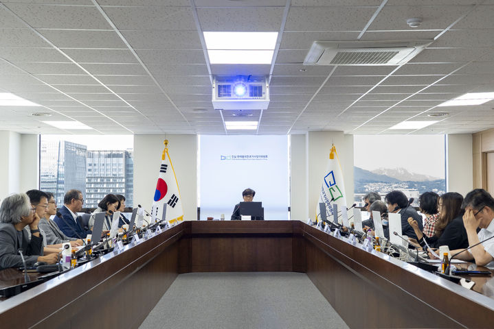 [서울=뉴시스] 3기 진실·화해를위한과거사정리위원회(진실화해위)는 8일 오후 서울 중구 진실화해위에서 제4차 전원위원회를 열었다. (사진=진실화해위 제공) 2026.09.08. photo@newsis.com *재판매 및 DB 금지