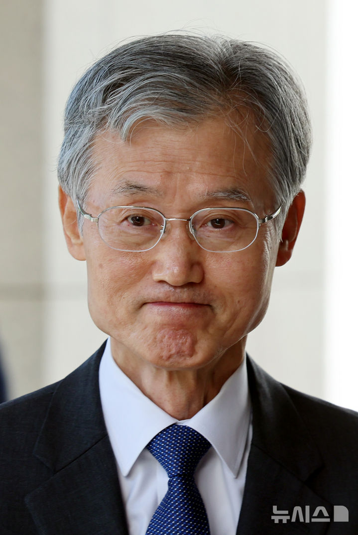 [서울=뉴시스] 박영태 기자 = 조희대 대법원장이 8일 오전 서울 서초구 대법원으로 출근하고 있다. 2026.09.08. since1999@newsis.com
