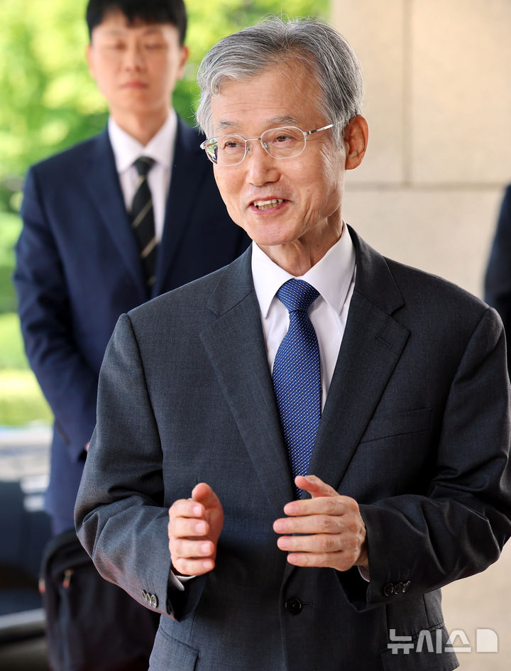 [서울=뉴시스] 박영태 기자 = 조희대 대법원장이 8일 오전 서울 서초구 대법원으로 출근하며 발언하고 있다. 2026.09.08. since1999@newsis.com
