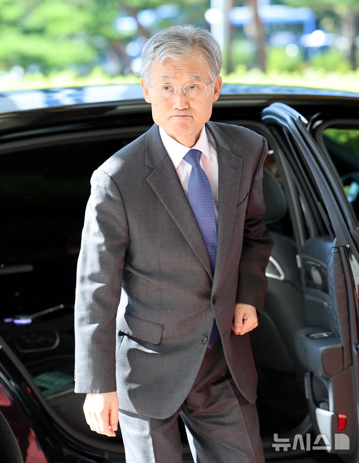 [서울=뉴시스] 박영태 기자 = 조희대 대법원장이 8일 오전 서울 서초구 대법원으로 출근하고 있다. 2026.09.08. since1999@newsis.com