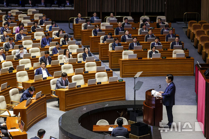 [서울=뉴시스] 정병혁 기자 = 정점식 국민의힘 원내대표가 8일 서울 여의도 국회에서 열린 제439회국회(정기회) 4차 본회의에서 국정에 관한 교섭단체 대표연설을 하고 있다. 2026.09.08. jhope@newsis.com