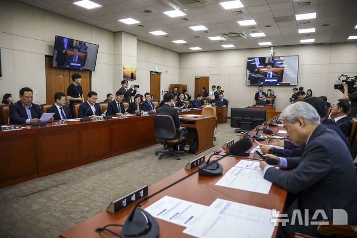 [서울=뉴시스] 정병혁 기자 = 8일 서울 여의도 국회에서 기후에너지환경노동위원회 전체회의가 열리고 있다. 2026.09.08. jhope@newsis.com