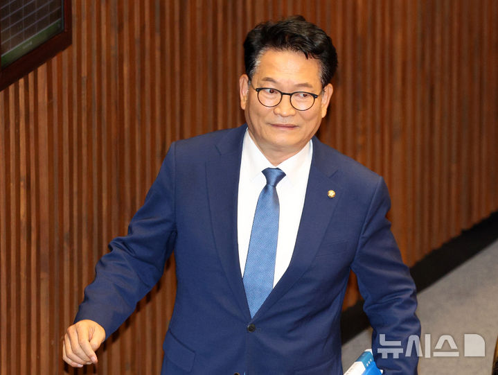 [서울=뉴시스] 고범준 기자 = 송영길 더불어민주당 의원이 8일 서울 여의도 국회에서 열린 제439회 국회(정기회) 제4차 본회의에 참석하고 있다. 2026.09.08. bjko@newsis.com