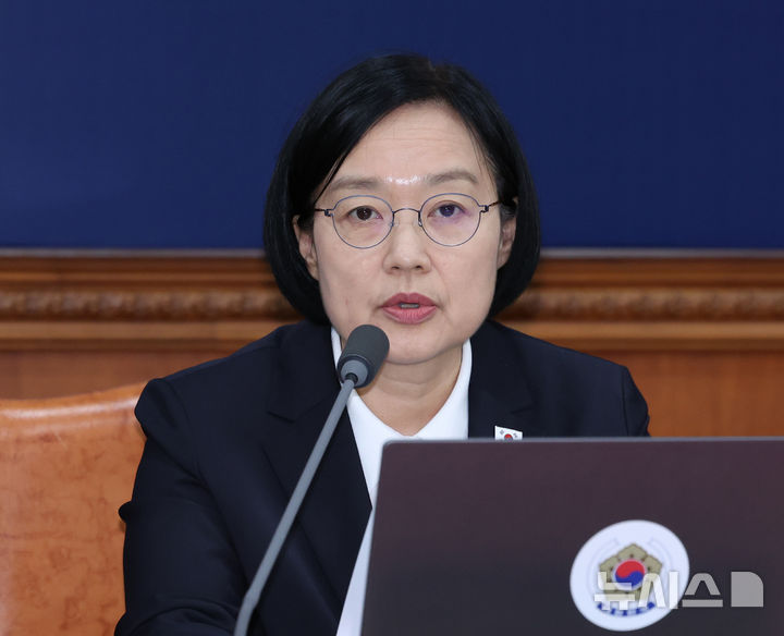 [서울=뉴시스] 조수정 기자 = 한성숙 국무총리가 8일 오전 서울 종로구 정부서울청사에서 국무회의를 주재하고 있다. 2026.09.08. chocrystal@newsis.com