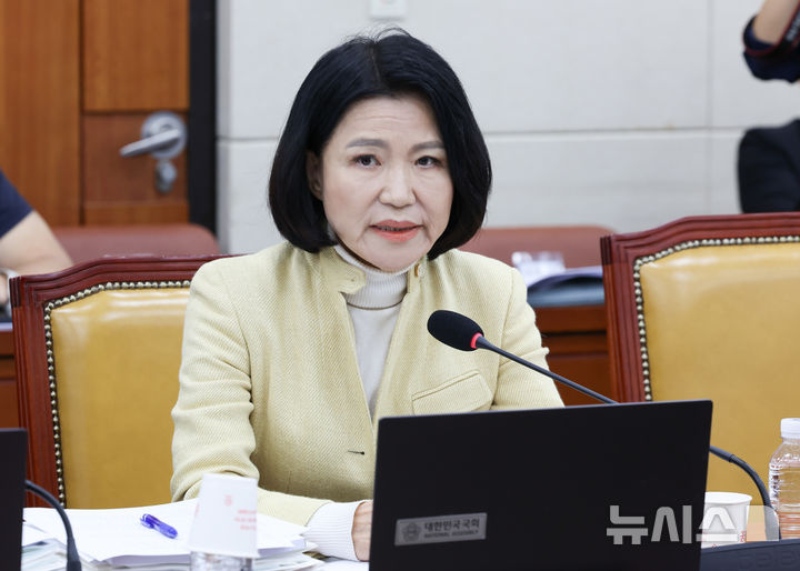 [서울=뉴시스] 김근수 기자 = 이진숙 국민의힘 의원이 8일 오전 서울 여의도 국회에서 열린 과학기술정보방송통신위원회 전체회의에 참석해 발언하고 있다. 2026.09.08. ks@newsis.com