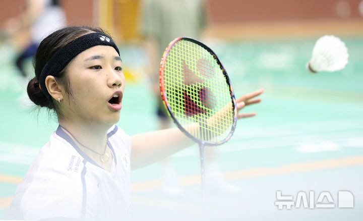 [진천=뉴시스] 황준선 기자 = 안세영이 8일 충북 진천 국가대표 선수촌에서 열린 2026 아이치·나고야 아시안게임 대한배드민턴협회 미디어데이에서 훈련을 하고 있다. 2026.09.08. hwang@newsis.com