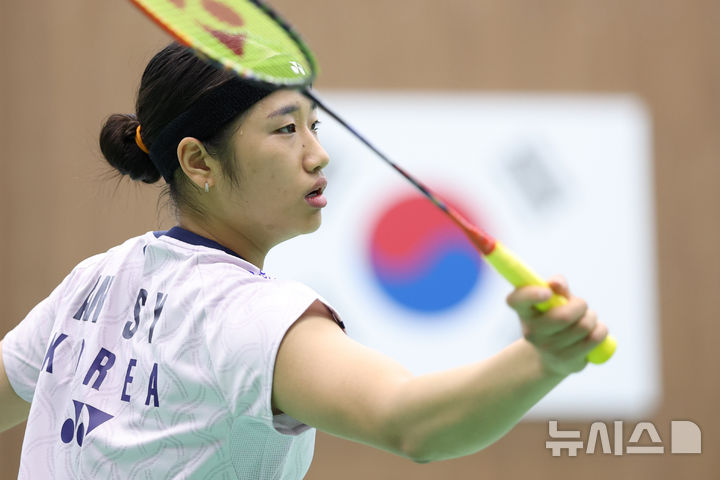 [진천=뉴시스] 황준선 기자 = 안세영이 8일 충북 진천 국가대표 선수촌에서 열린 2026 아이치·나고야 아시안게임 대한배드민턴협회 미디어데이에서 훈련하고 있다. 2026.09.08. hwang@newsis.com