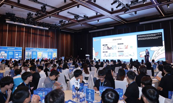 [서울=뉴시스] 지난해 8월 베트남 하노이에서 진행한 ‘2025 롯데 글로벌 잡페어’ 행사 현장 사진 (사진=롯데 제공) 2026.09.09. photo@newsis.com *재판매 및 DB 금지