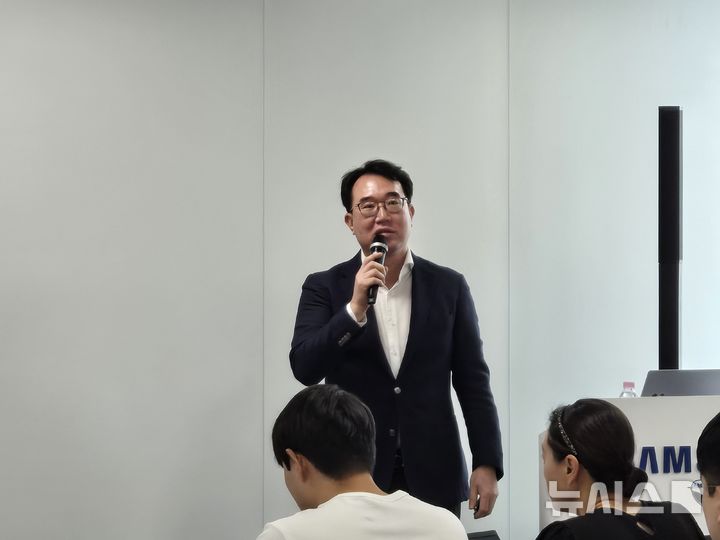 [서울=뉴시스] 윤현성 기자 = 최종민 삼성전자 MX사업부 디지털헬스팀 상무가 9일 진행된 미디어 브리핑에서 갤럭시워치9의 심장 건강 관리 기술 등 헬스케어 기능에 대해 소개하고 있다. 2026.09.09. hsyhs@newsis.com