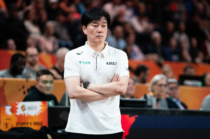 [서울=뉴시스] 한국 여자 농구 대표팀의 박수호 감독. (사진=FIBA 제공) 2026.09.09. photo@newsis.com *재판매 및 DB 금지